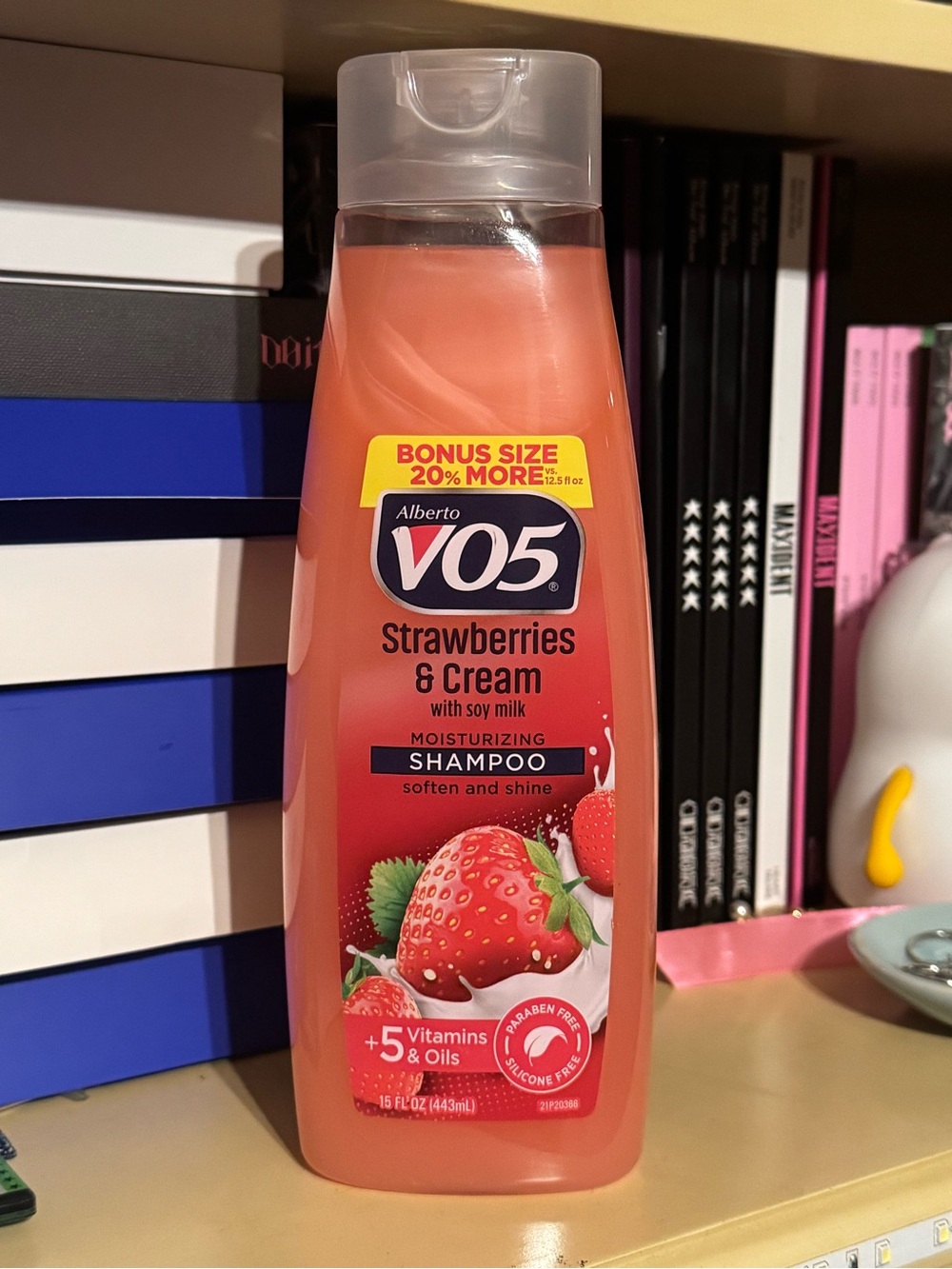 VO5 Strawberries & Cream Moisturizing Shampoo - Pink